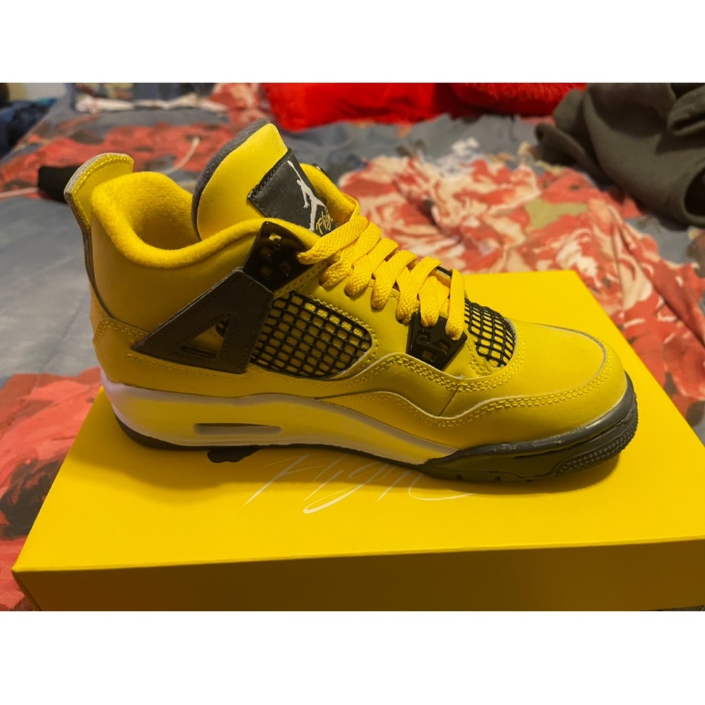 Jordan 4 lightning